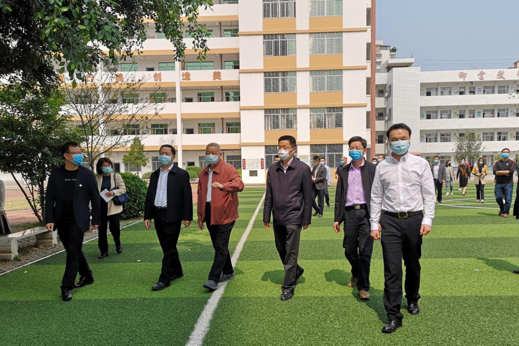 1.省委宣傳部肖貴新副部長帶調研組入校調研